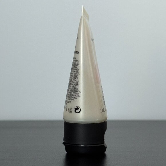 MAC Strobe Cream in Pinklite (Original Strobe Cream) - Picture 5 of 12